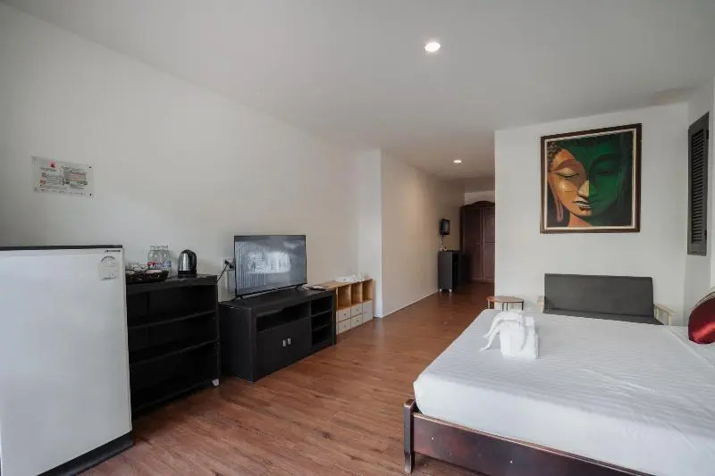 Семейный номер Standard с балконом в Club Bamboo Boutique Patong Beach Resort