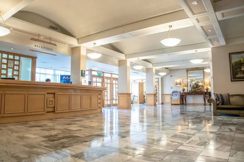 Lobby & Reception