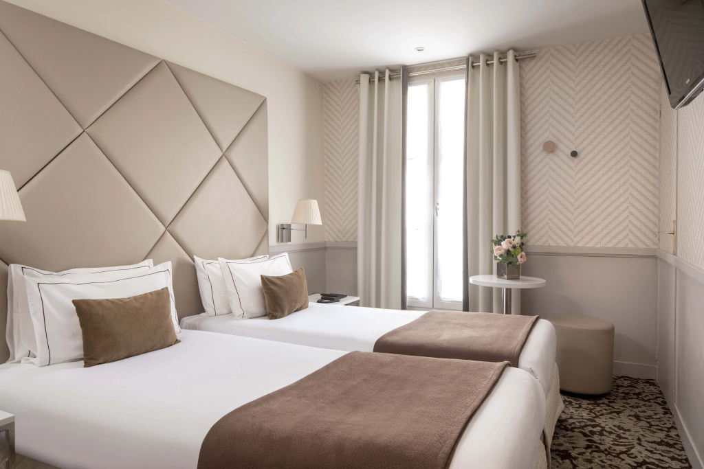 Отель Hotel Longchamp Elysees в Париже