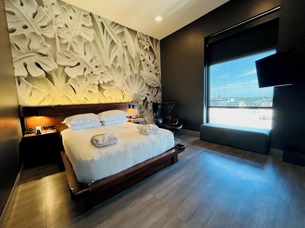 Deluxe Double room with river view (full double bed)
