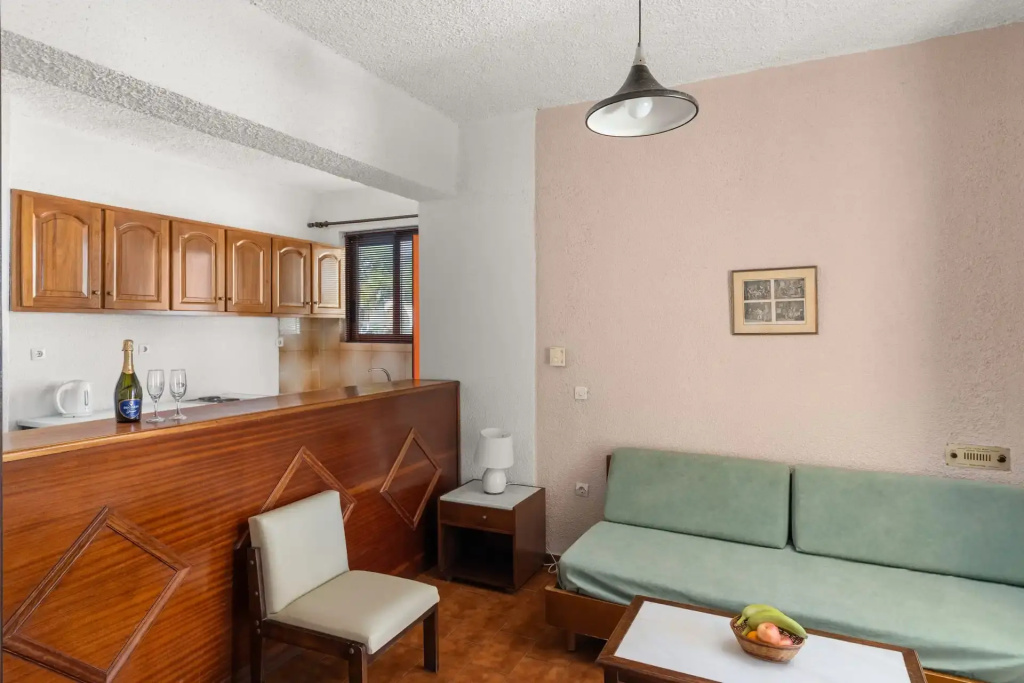 3 Bedrooms Apartment