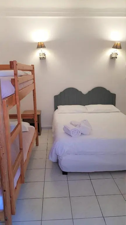 Standard Quadruple room with courtyard view