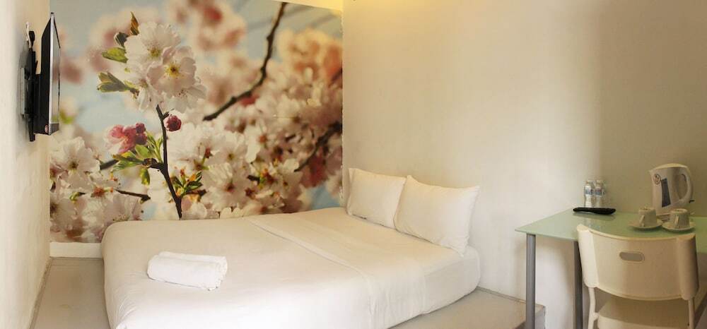 V Garden Hotel