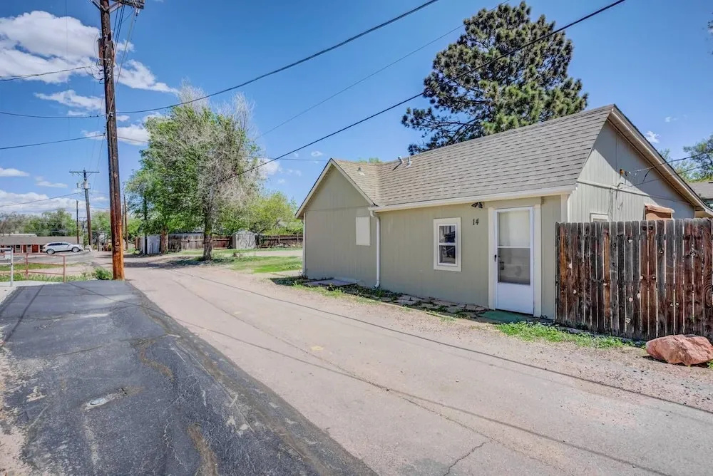 2 Bedroom near Parks, A Lake, Downtown