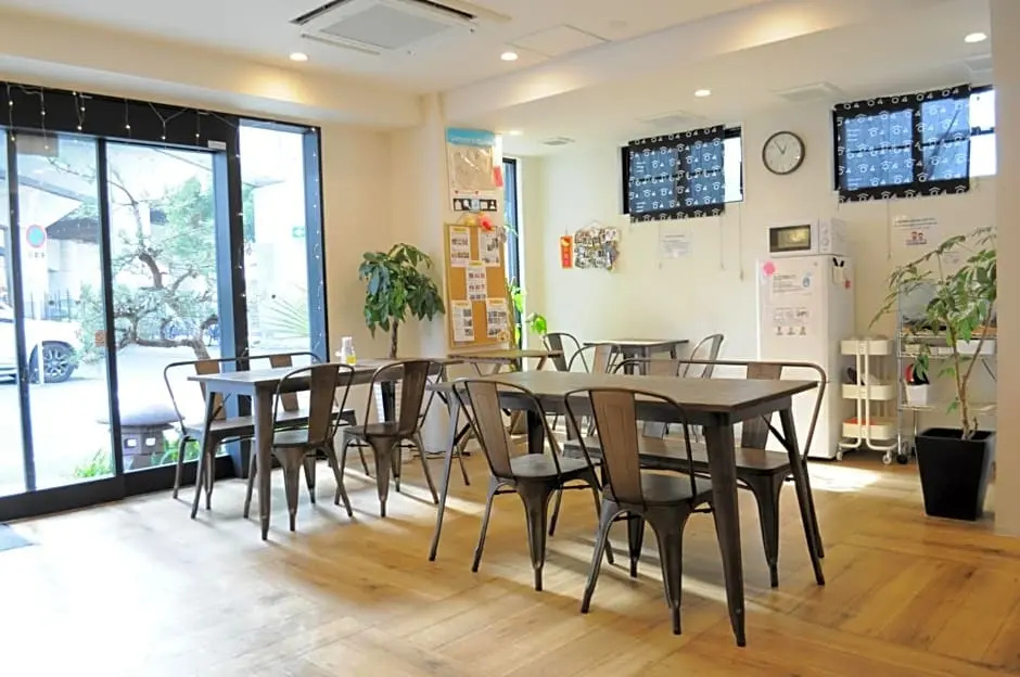 Food & Beverage