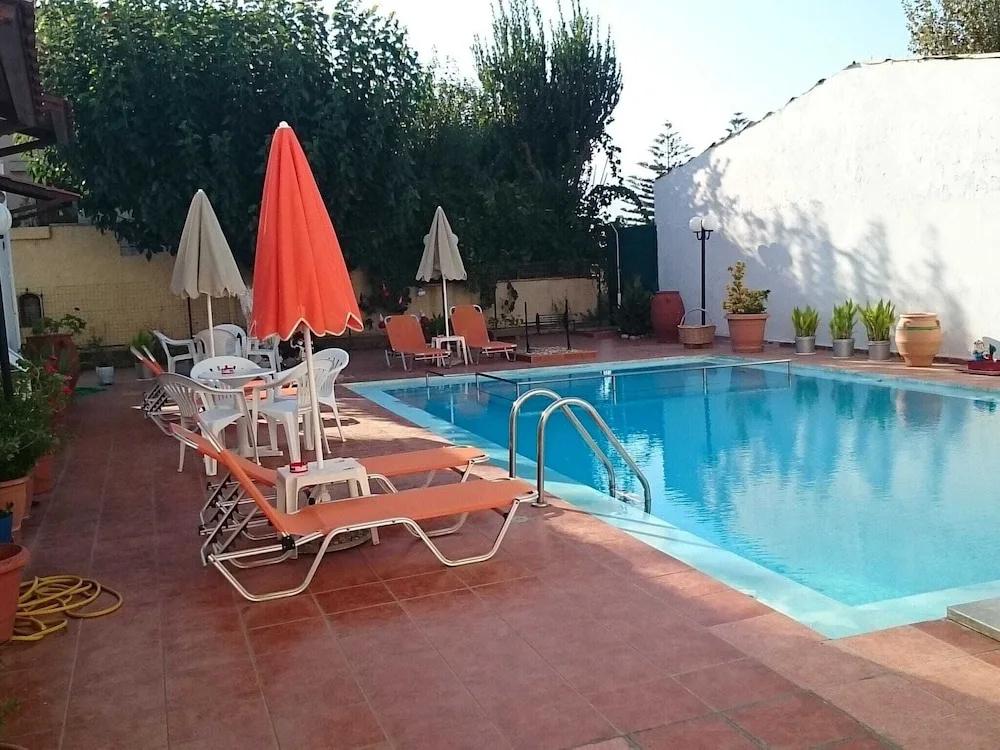 Nice Complex with Studio And 1- And 2 Bedroom Apartments, Rapaniana, Near Chania