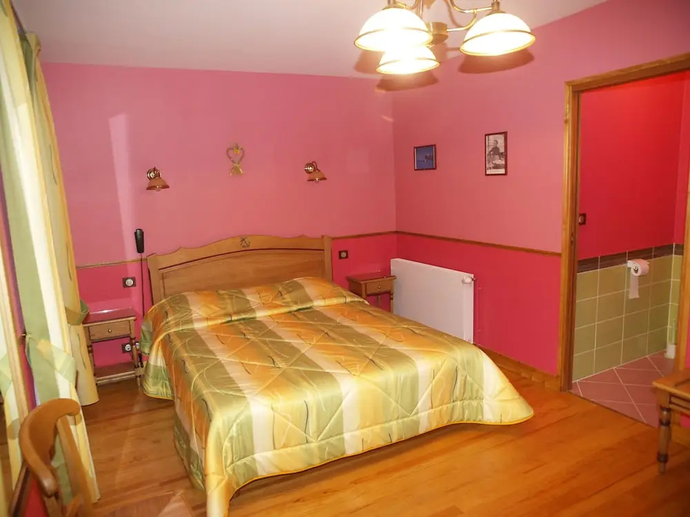 Superior Double room with courtyard view (full double bed)