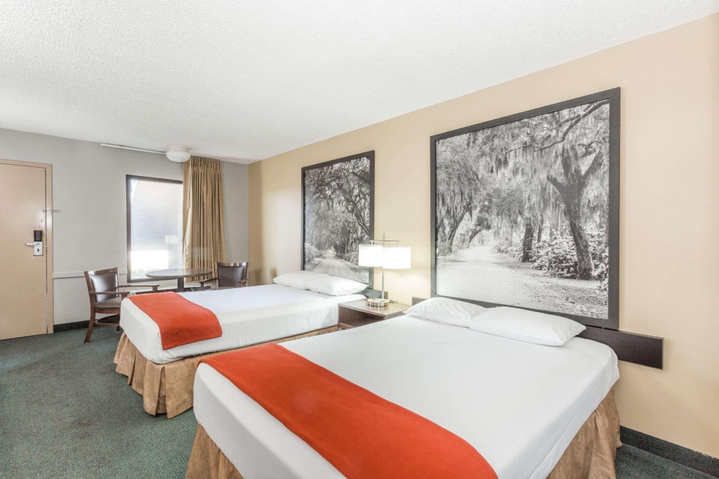 Super 8 By Wyndham Adel — 5
