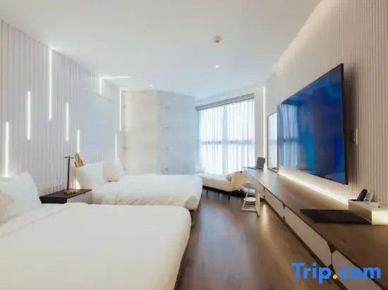 Quadruple Family Apartment with pool view
