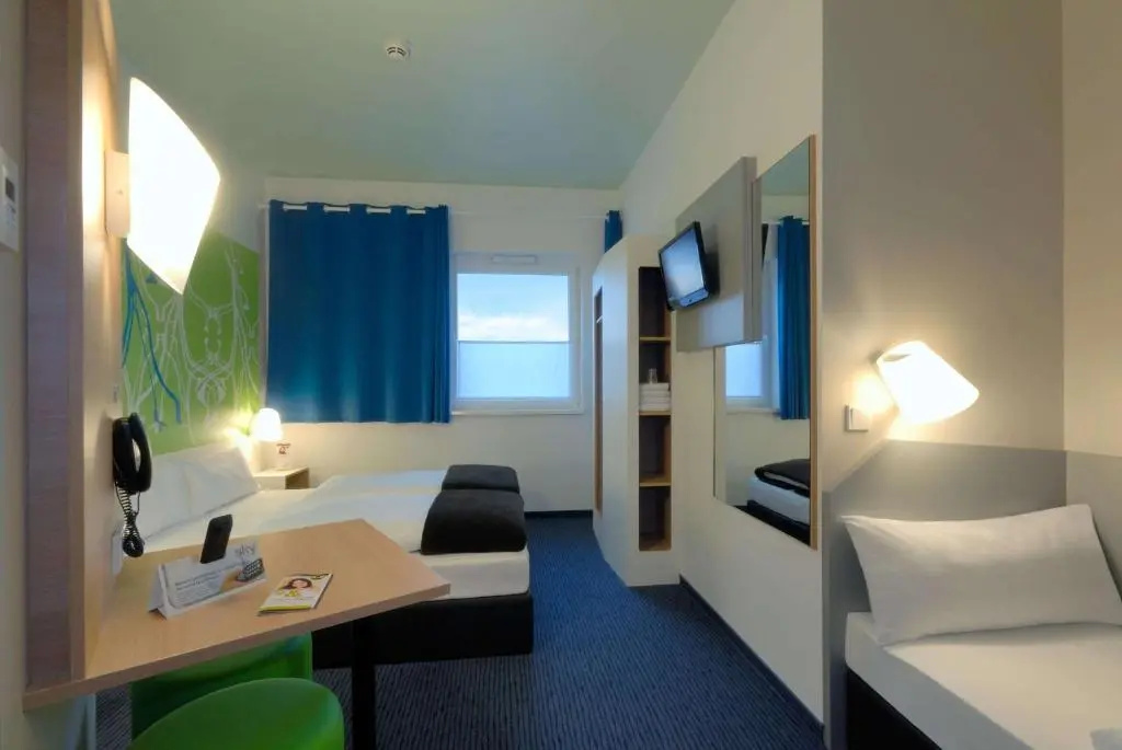 Standard Triple room