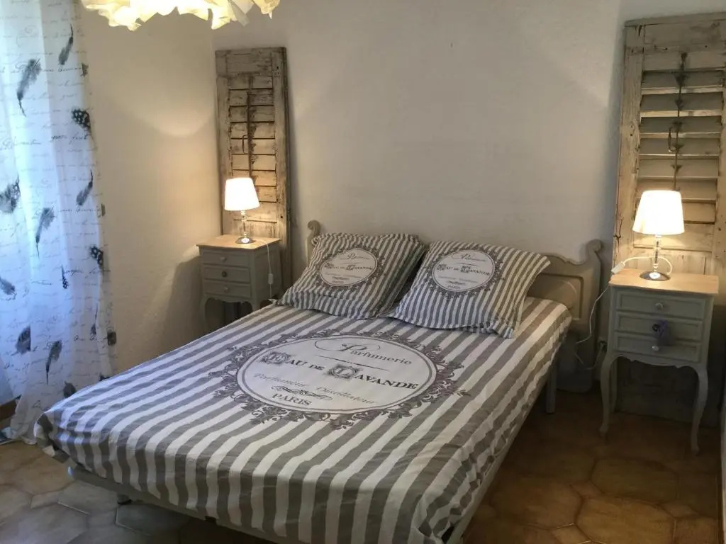 Voir la photo 4 — Mas Provençal Avec Piscine Privée Chauffée En Campagne de Sénas, Proche Des Alpilles Et du Luberon, 8 Personnes, Ls1-316 Palounie