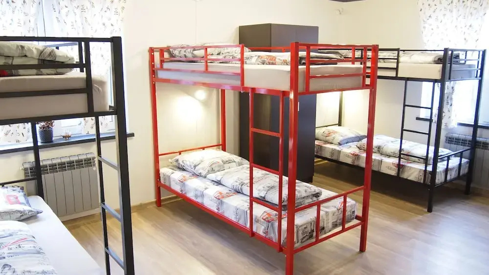 Кровать в общем номере (мужской номер) в Opaliha Loft rooms