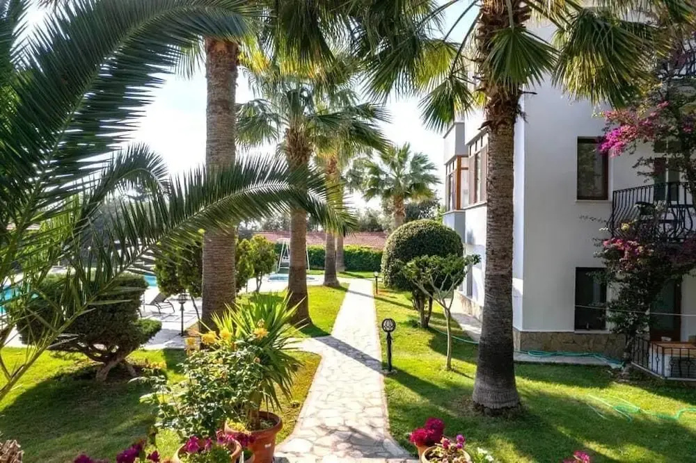 Carrington Suites Hotel