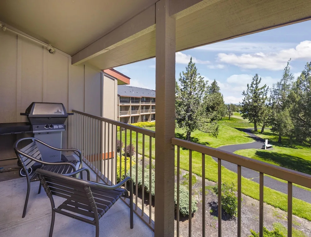 1 Bedroom Standard Suite with balcony