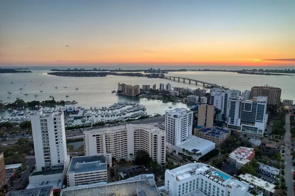 Downtown Sarasota Private Vacation Home - Minutes To Beaches, Beautiful Backyard, And Pet-friendly! 3 Bedroom Home