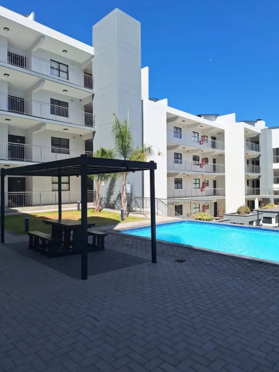 Sunny Stays Cool By The Pool - Langebaan