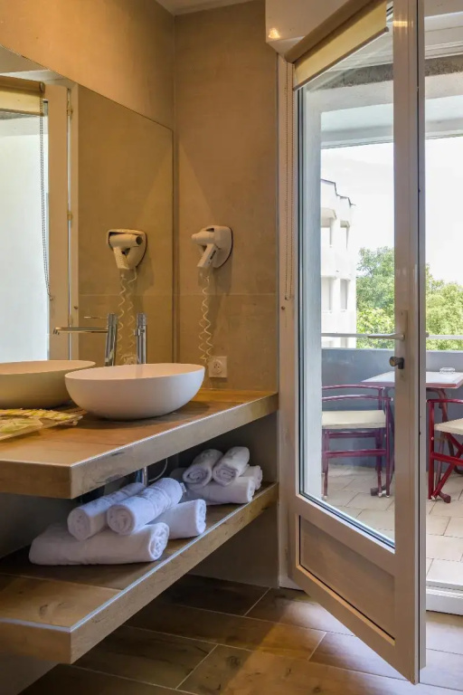 Standard Quadruple room with balcony and with sea view
