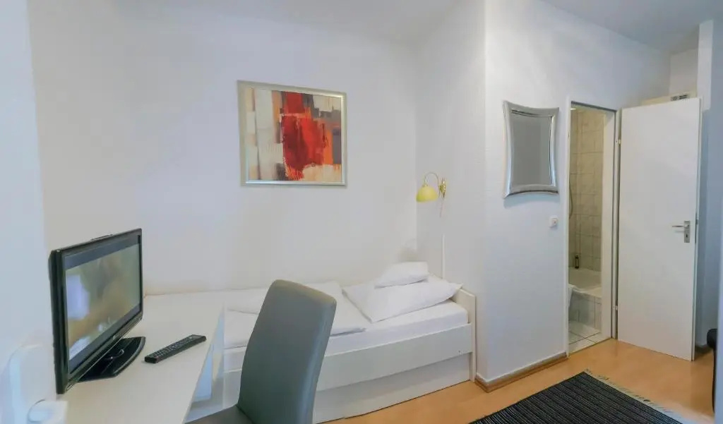Economy room