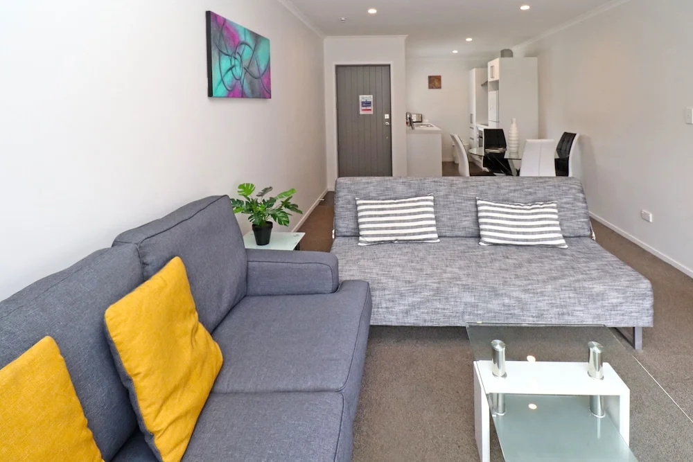 2 Brm Apartment 4 on Jones Crescent