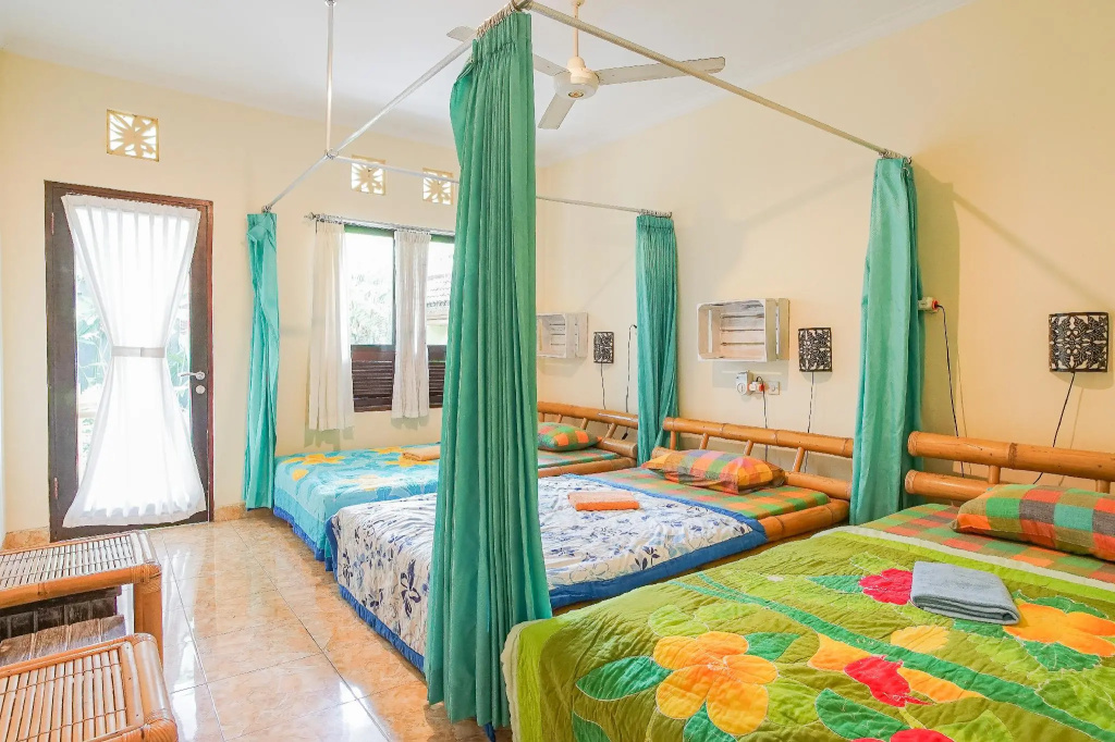Standard Triple room