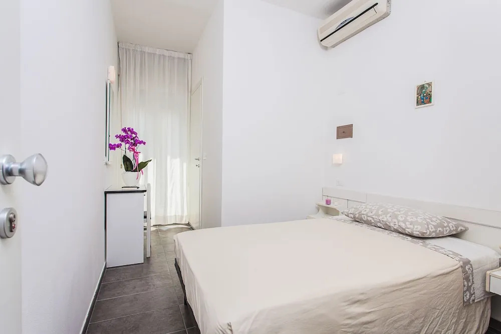 1 Bedroom Standard Double room (full double bed)