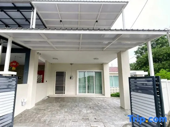 Pristine Designer Home 4BR 12Pax I Alma Jusco @ Jovial