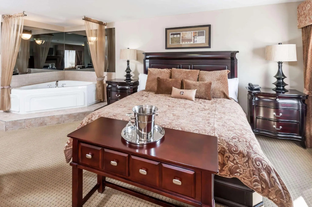 Double Suite (full double bed)