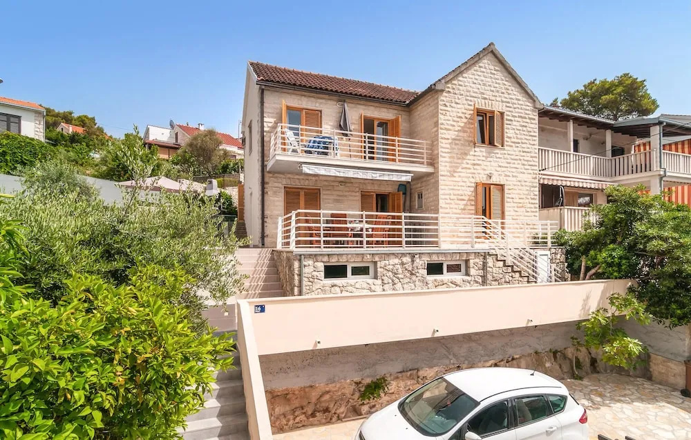 Amazing Home in Supetar With 4 Bedrooms, Wifi and Outdoor Swimming Pool