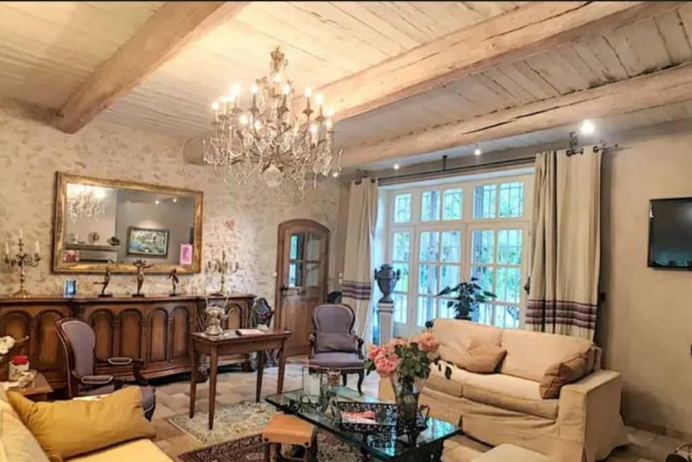 Villa With 5 Bedrooms in Eygalières, With Private Pool, Furnished Garden and Wifi