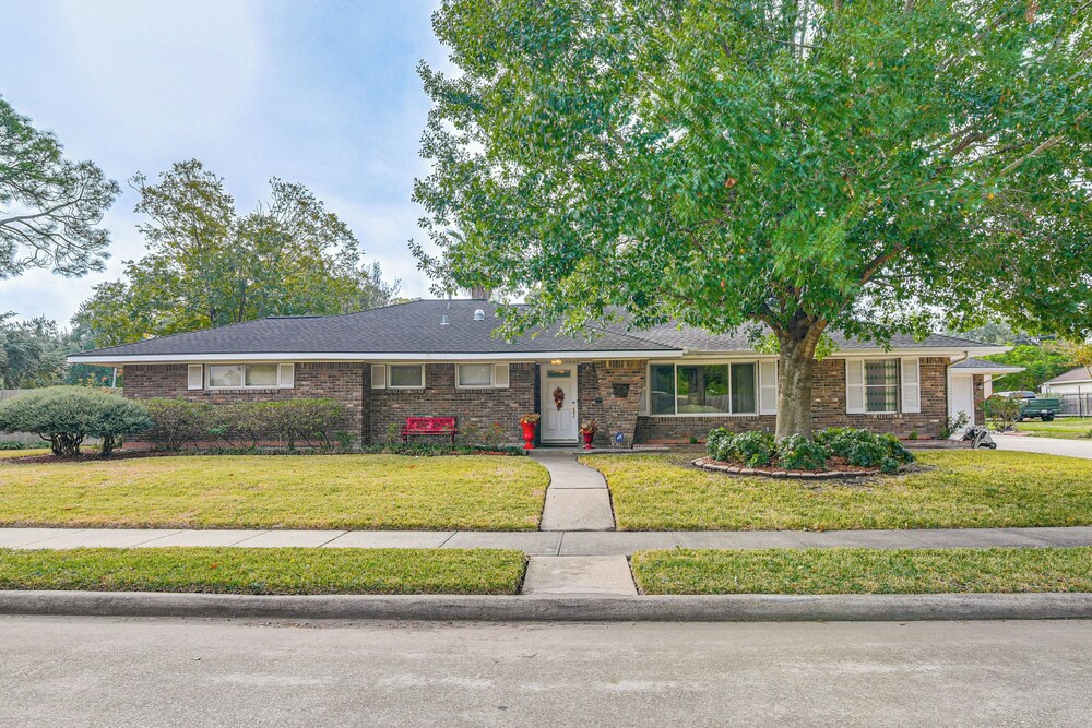 Shop, Dine & Explore: Home 3 Mi to NRG Stadium