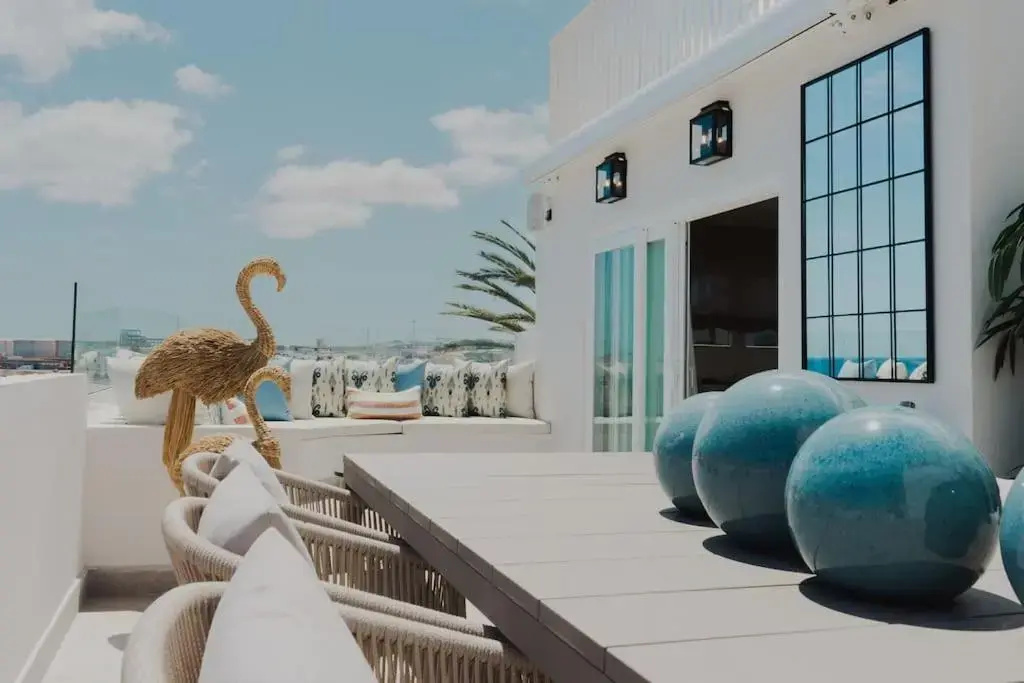 CASA ESPERANZA *Family Home Over the Sea*