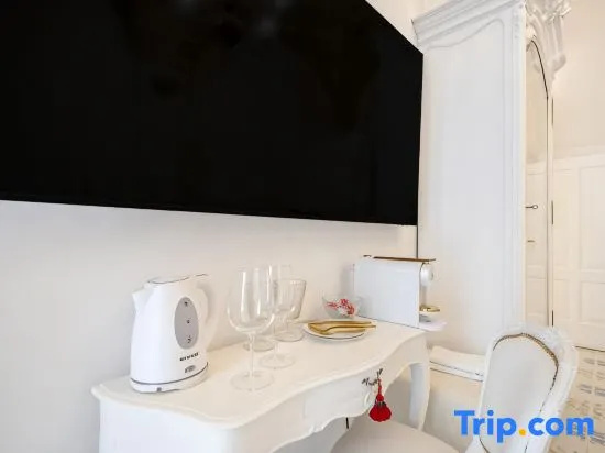 Marchesa - 2 Bedrooms, Terrace & Bath Tub in Center