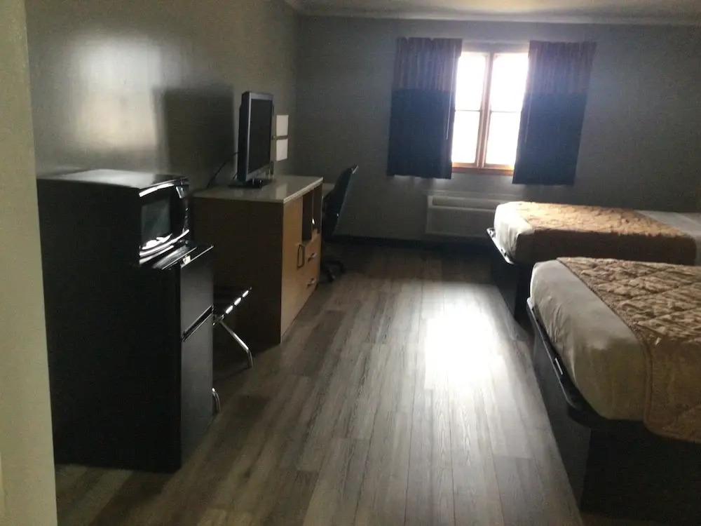 Colonial Brick Inn & Suites - фото 3