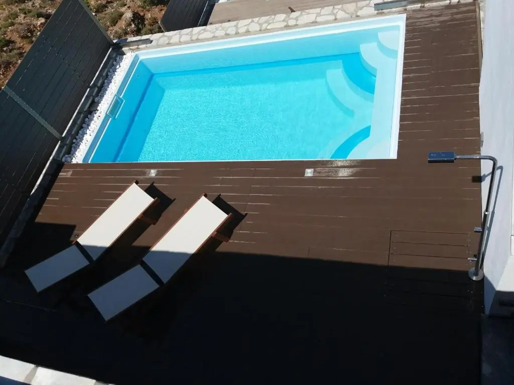1 Bedroom Deluxe Double Apartment seafront twin beds