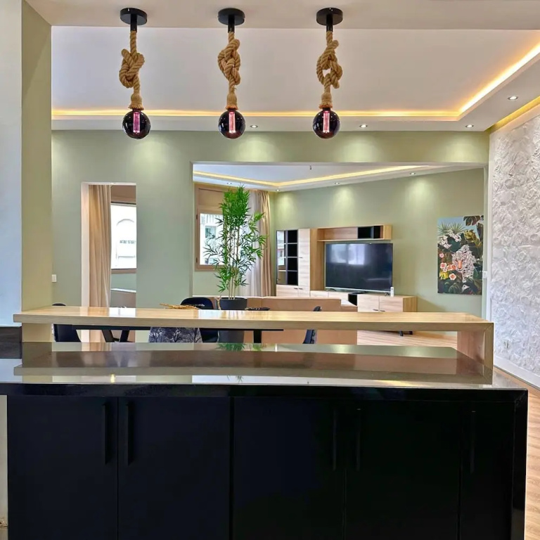 The Tropical Luxury 2BR City Centre Retreat
