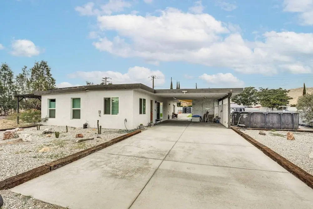 Hot Tub, Yard & Fire Pit: Joshua Tree Home!