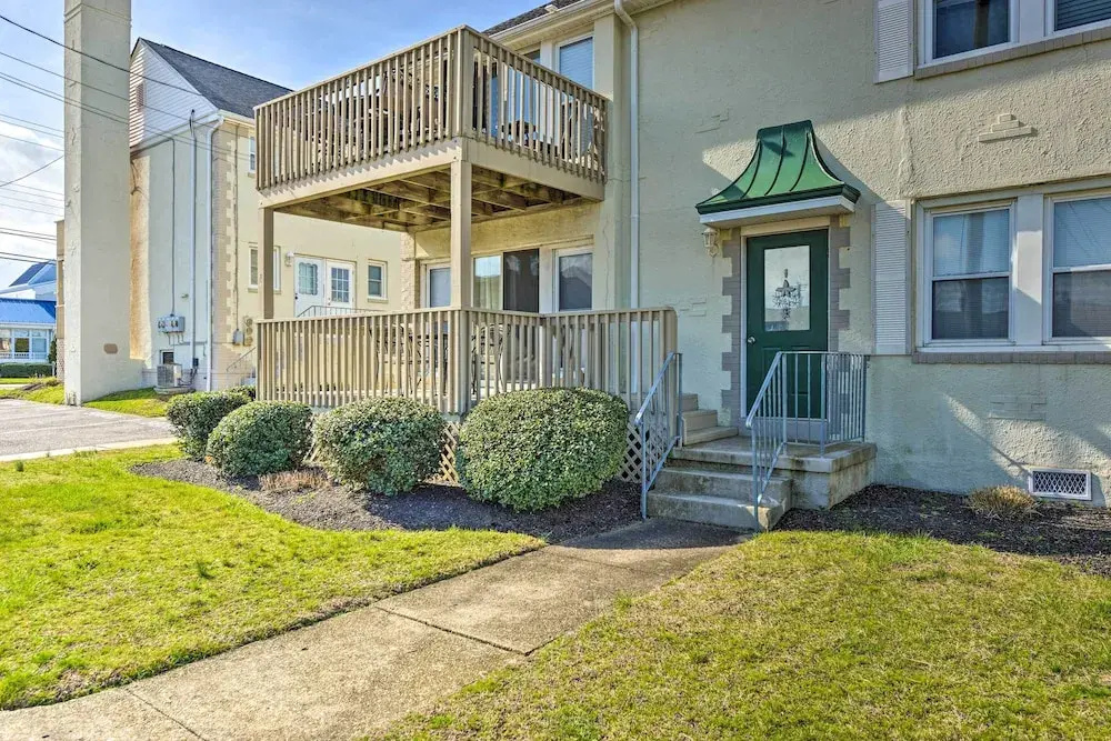 Wildwood Crest Condo: 2 Blocks to Beach!