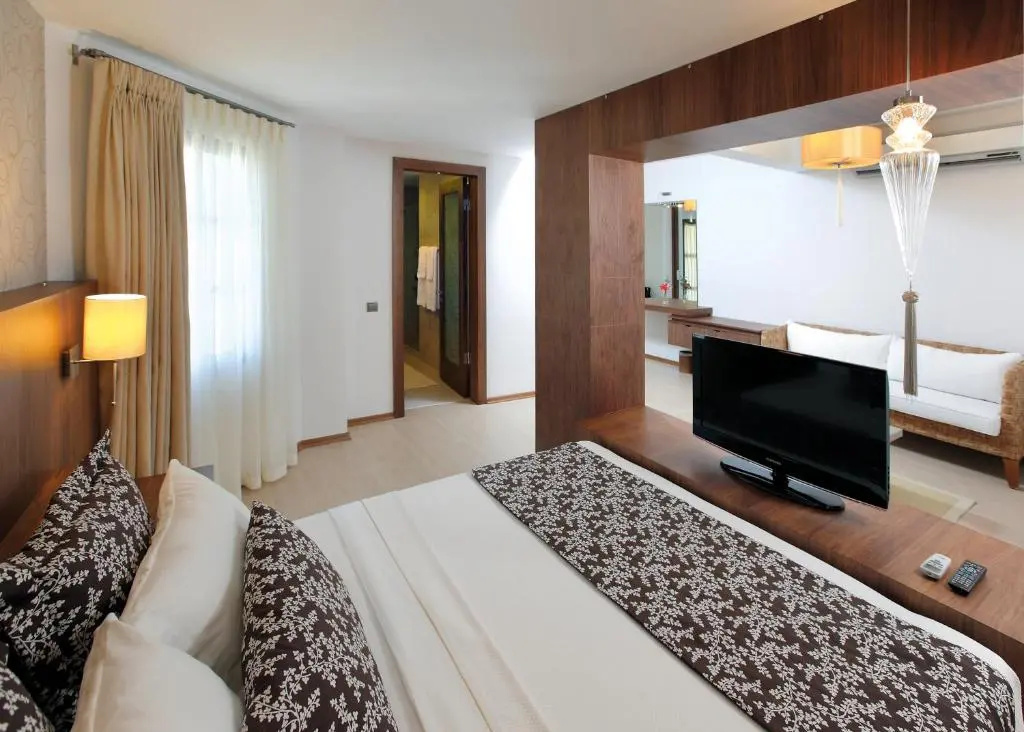 Superior Double room with garden view (full double bed)