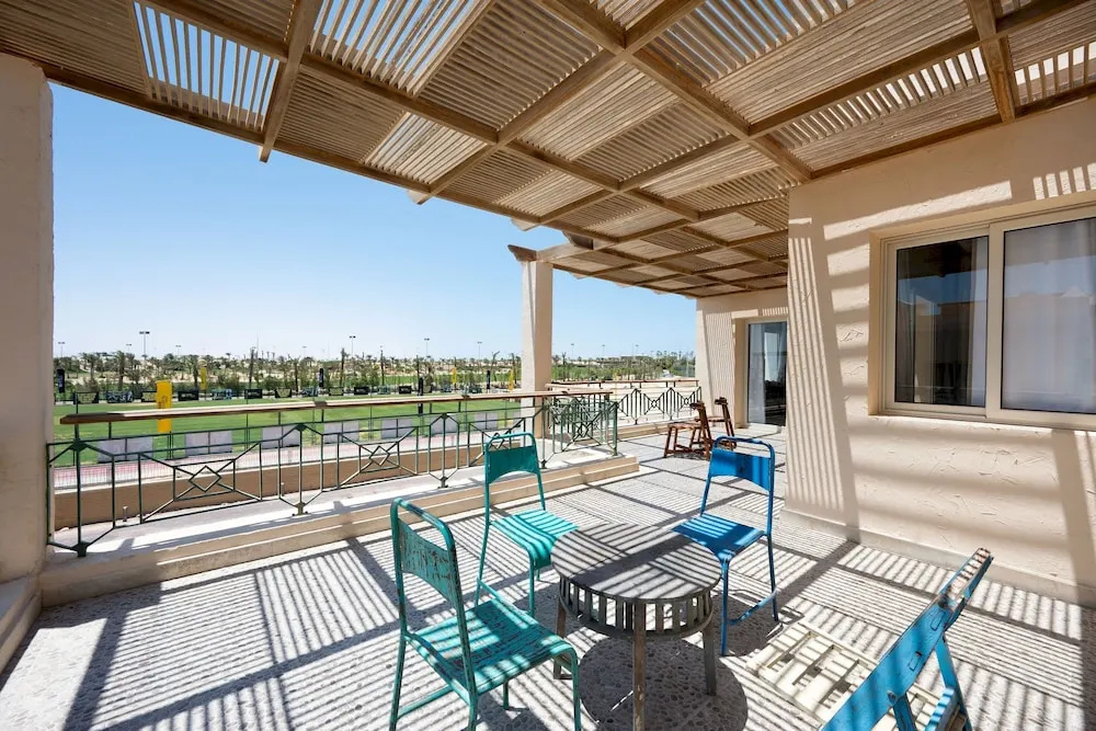 Vesta - Luxury APT II - 2BR - Golf
