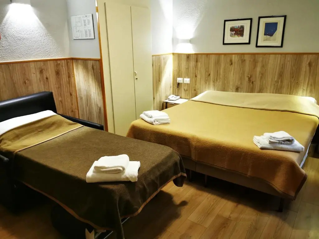 Standard Triple room