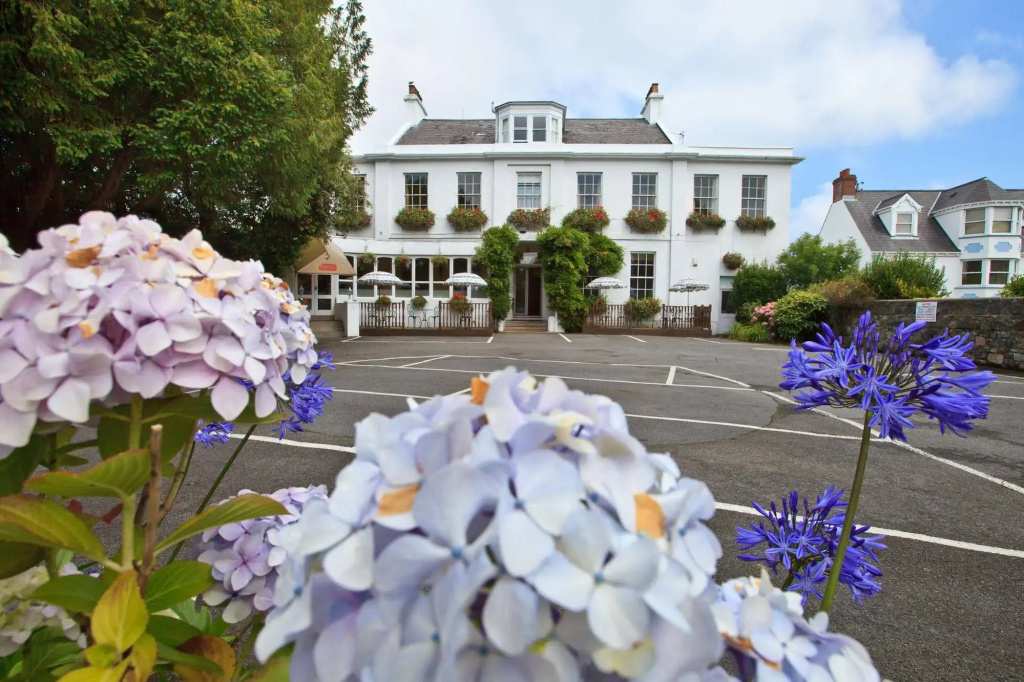 La Collinette Hotel, Cottages & Apartments