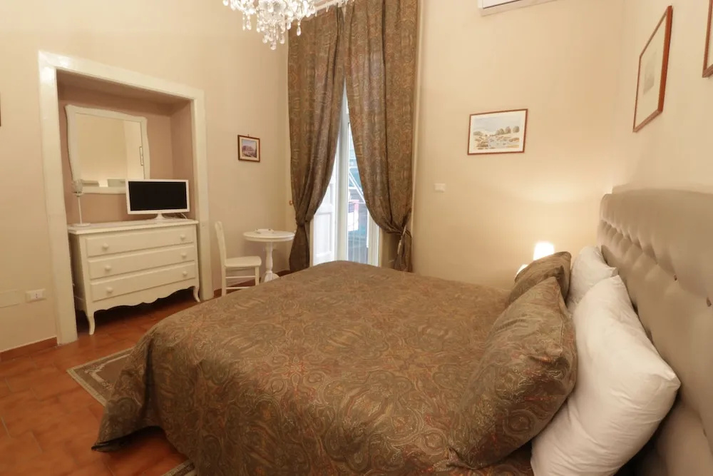 Standard Double room with balcony (full double bed)
