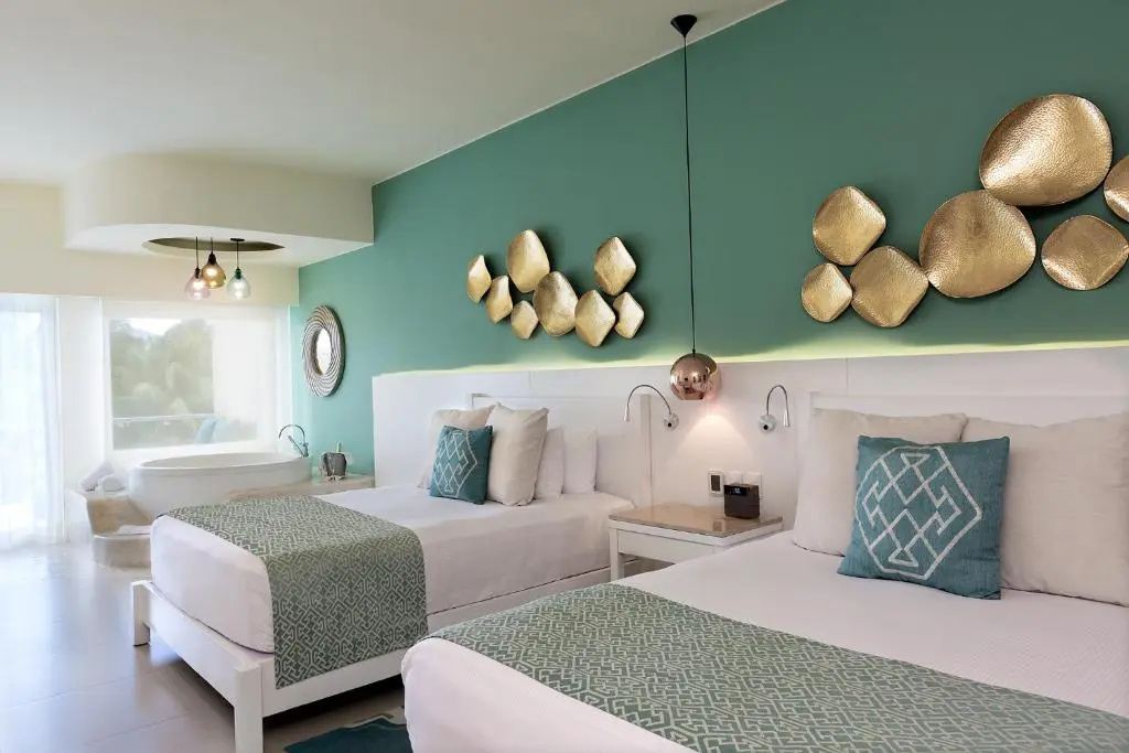 Luxury Walkout Suite