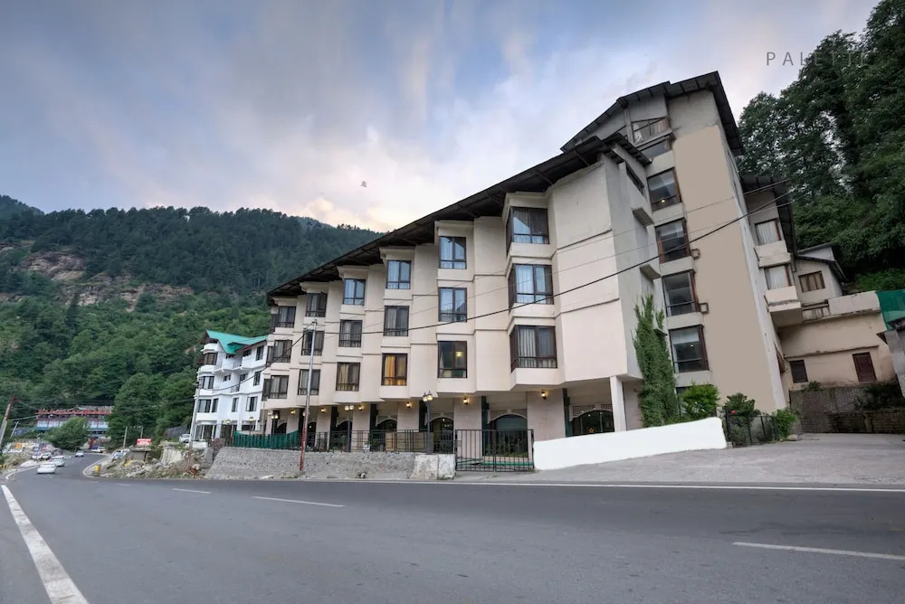 The River Crescent Resort