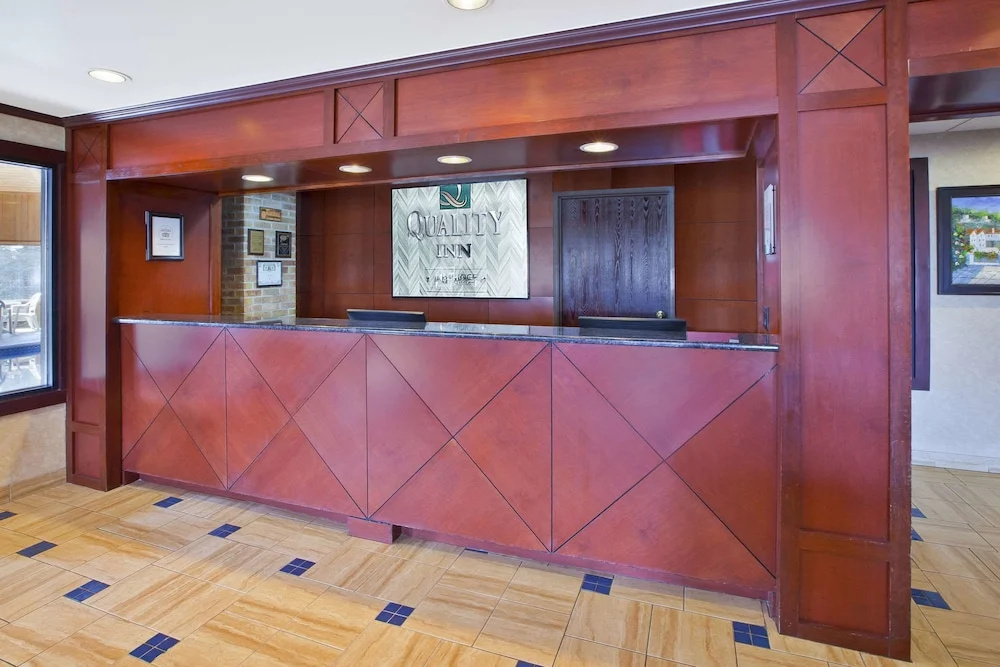 Lobby & Reception