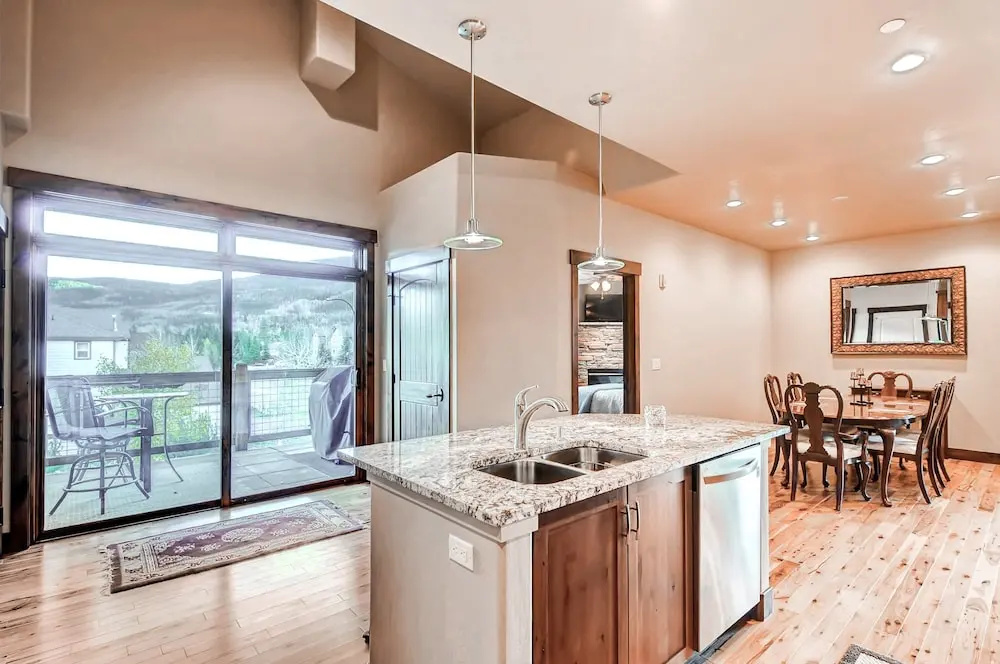Sleek 3br, 3ba W/hot Tub, 3 Patios, Mountain Views 3 Bedroom Condo - фото 16
