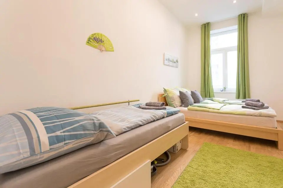 Bright Red Heart Apartment in Leopoldstadt