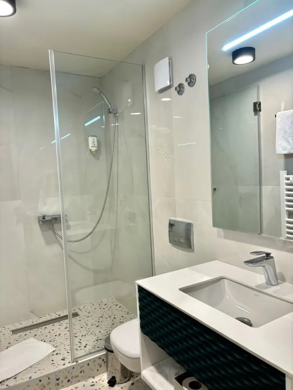 Superior Double room with balcony (full double bed)