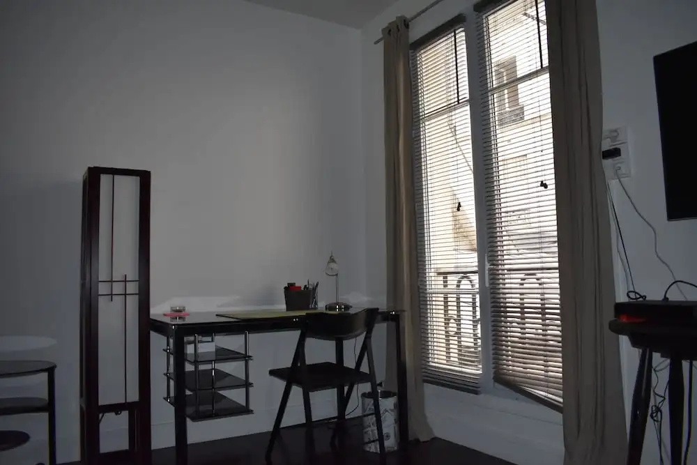 Simplistic 1 Bedroom Apartment in 17th 1
