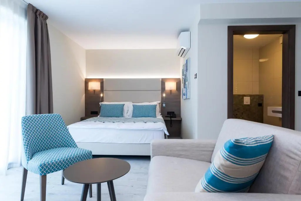 Deluxe Double room with balcony (full double bed)